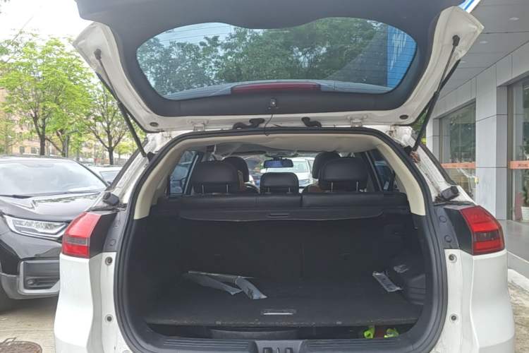 Used Geely Auto Emgrand X7 Sport 2016 1.8TD Automatic ZhiShang Model Trunk
