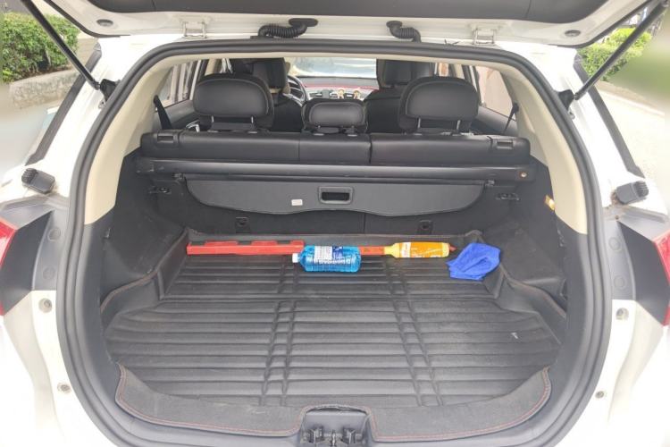 Used Geely Auto Emgrand X7 Sport 2016 1.8TD Automatic ZhiShang Model Trunk