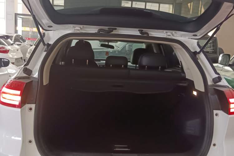 Used Geely Auto Emgrand X7 Sport 2016 1.8TD Automatic Smart Connectivity Version Trunk