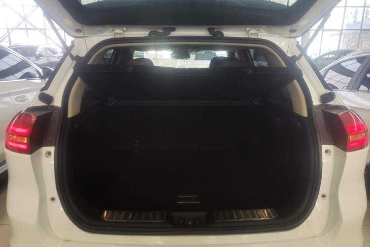 Used Geely Auto Emgrand X7 Sport 2016 1.8TD Automatic All-Wheel-Drive ZhiZun Edition Trunk