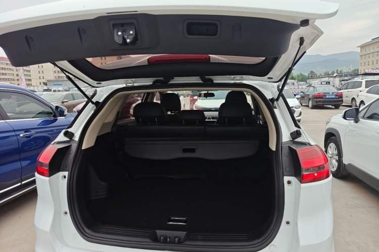 Used Geely Auto Emgrand X7 Sport 2016 1.8TD Automatic ZhiShang Model Trunk