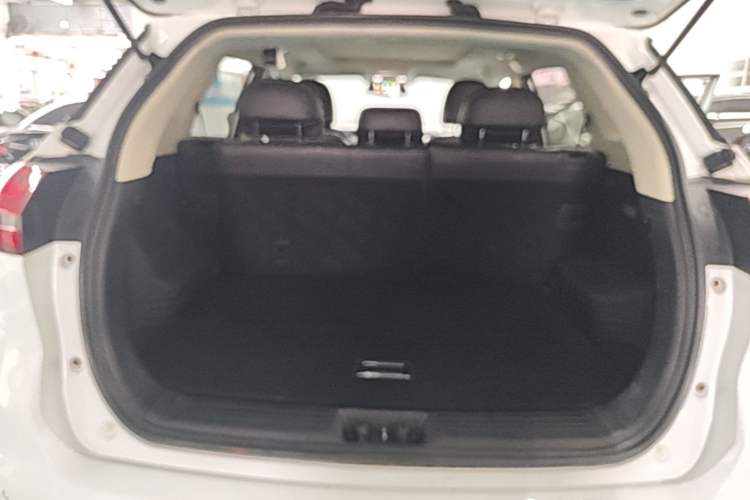 Used Geely Auto Emgrand X7 Sport 2016 2.0L Manual ZhiShang Version Trunk