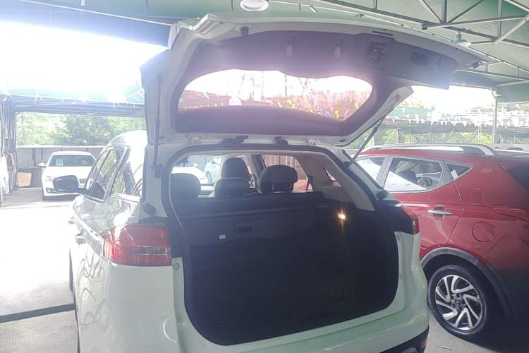 Used Geely Auto Emgrand X7 Sport 2016 1.8TD Automatic Smart Model Trunk