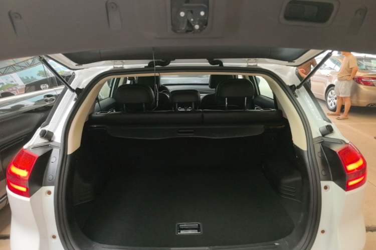 Used Geely Auto Emgrand X7 Sport 2016 2.0L Manual ZhiShang Version Trunk