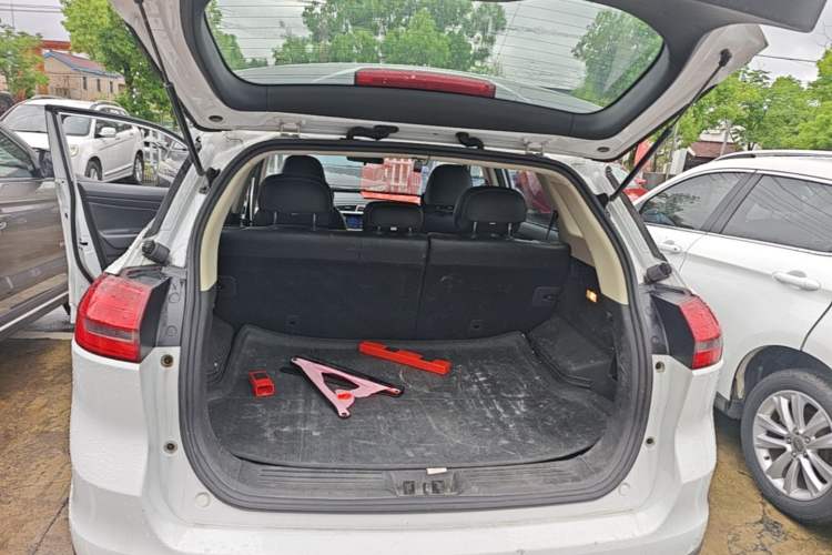 Used Geely Auto Emgrand X7 Sport 2016 1.8TD Automatic ZhiShang Model Trunk