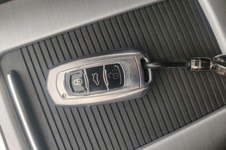 Used Geely Auto Emgrand X7 Sport 2016 1.8TD Automatic Smart Connectivity Version Vehicle Key