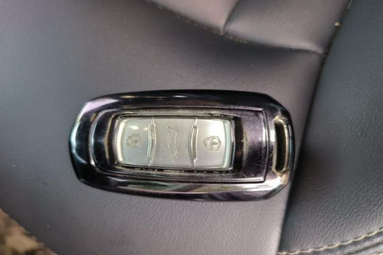 Used Geely Auto Emgrand X7 Sport 2016 1.8TD Automatic Smart Connectivity Version Vehicle Key