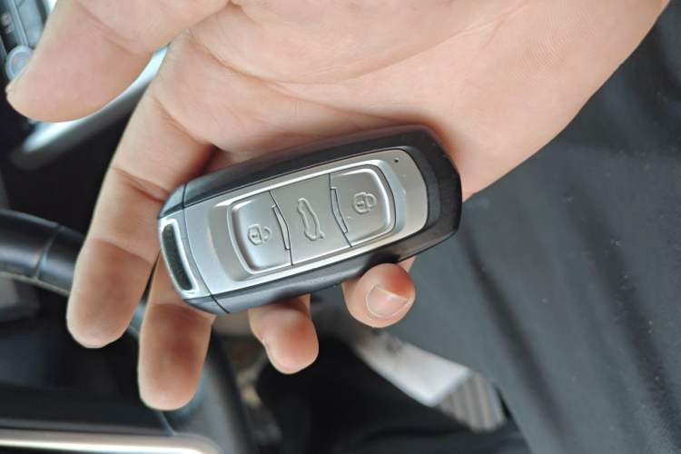 Used Geely Auto Emgrand X7 Sport 2016 2.0L Manual ZhiShang Version Vehicle Key