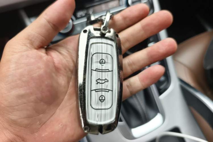 Used Geely Auto Emgrand X7 Sport 2016 1.8TD Automatic All-Wheel-Drive ZhiZun Edition Vehicle Key