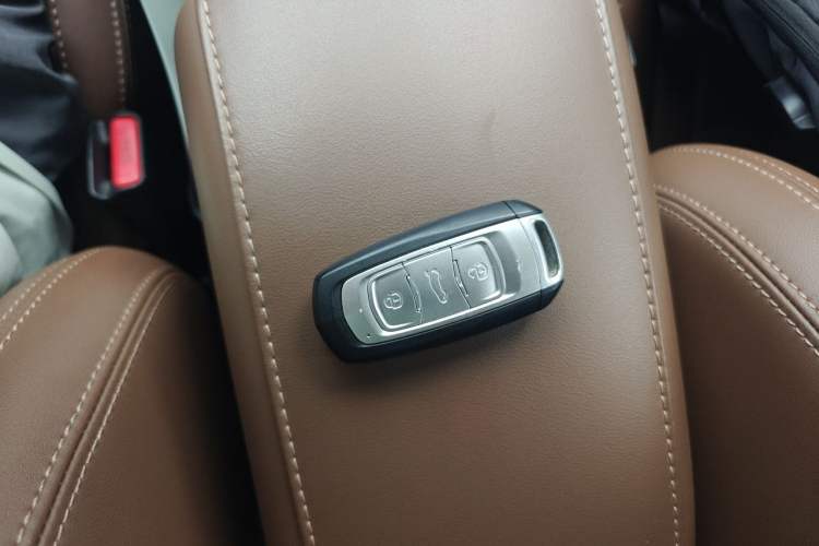 Used Geely Auto Emgrand X7 Sport 2016 1.8TD Automatic All-Wheel-Drive ZhiZun Edition Vehicle Key