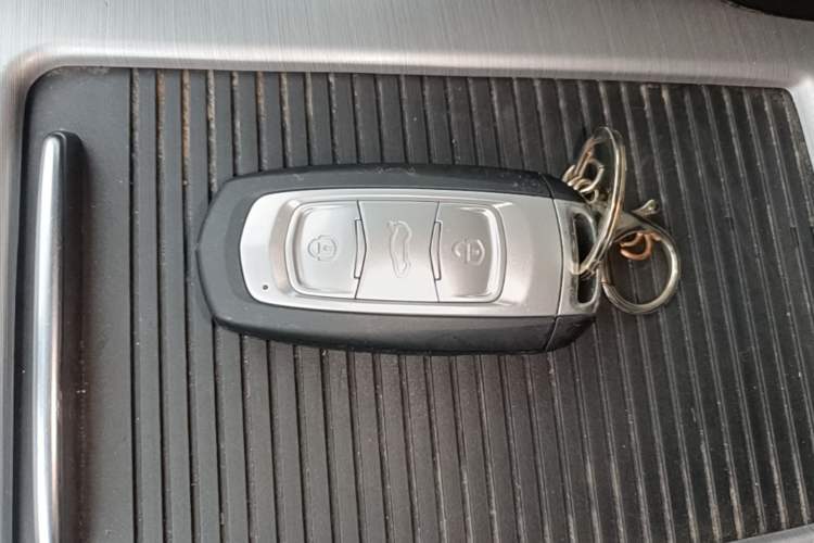 Used Geely Auto Emgrand X7 Sport 2016 2.0L Manual Smart Connect Version Vehicle Key