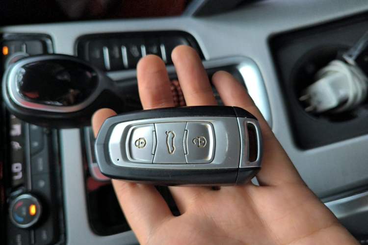 Used Geely Auto Emgrand X7 Sport 2016 1.8TD Automatic Smart Connectivity Version Vehicle Key