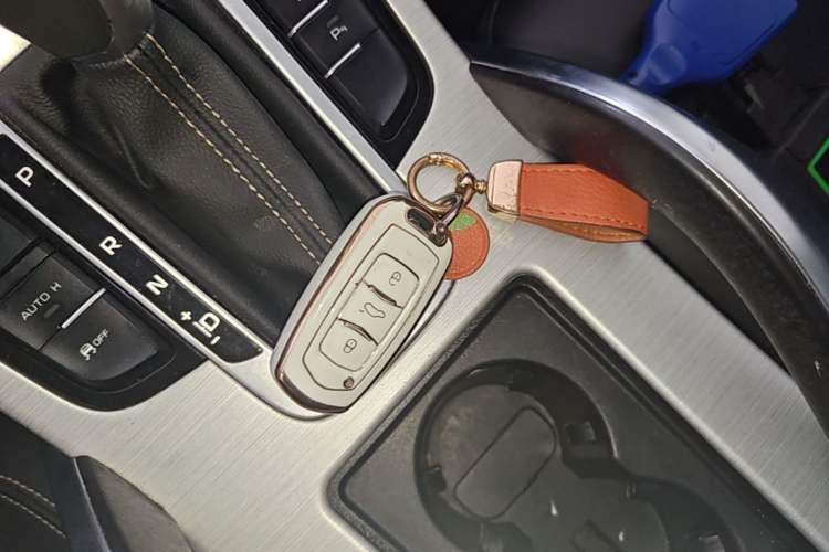 Used Geely Auto Emgrand X7 Sport 2016 1.8TD Automatic Smart Connectivity Version Vehicle Key