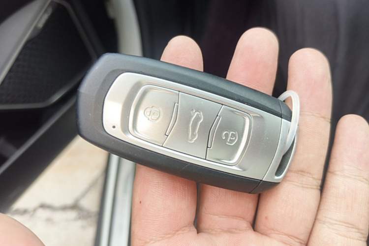 Used Geely Auto Emgrand X7 Sport 2016 1.8TD Automatic Smart Connectivity Version Vehicle Key