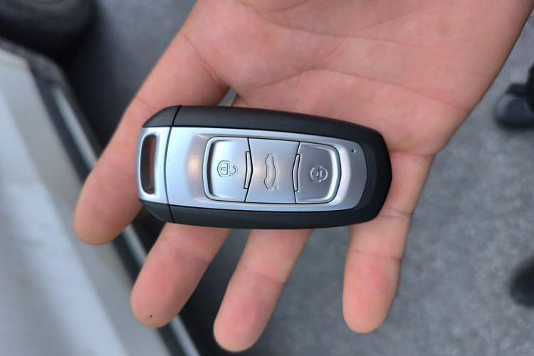 Used Geely Auto Emgrand X7 Sport 2016 1.8TD Automatic Smart Connectivity Version Vehicle Key