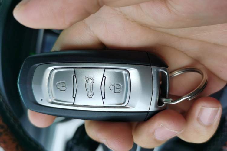 Used Geely Auto Emgrand X7 Sport 2016 2.0L Manual Smart Connect Version Vehicle Key
