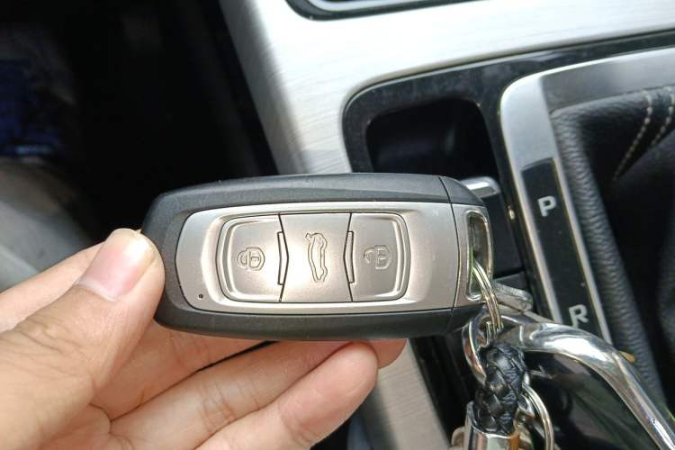 Used Geely Auto Emgrand X7 Sport 2016 1.8TD Automatic Smart Connectivity Version Vehicle Key