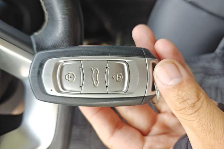 Used Geely Auto Emgrand X7 Sport 2016 1.8TD Automatic Smart Connectivity Version Vehicle Key