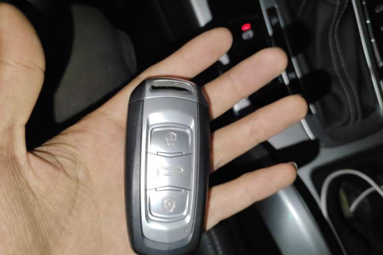 Used Geely Auto Emgrand X7 Sport 2016 1.8TD Automatic Smart Connectivity Version Vehicle Key