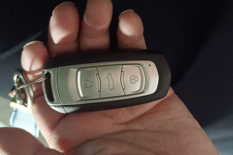 Used Geely Auto Emgrand X7 Sport 2016 1.8TD Automatic Smart Connectivity Version Vehicle Key