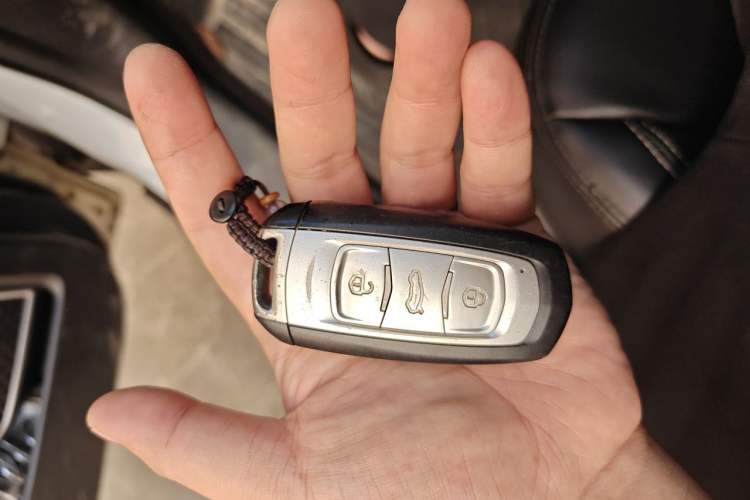 Used Geely Auto Emgrand X7 Sport 2016 2.0L Manual Smart Connect Version Vehicle Key