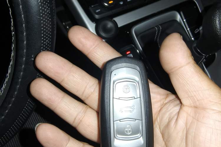 Used Geely Auto Emgrand X7 Sport 2016 2.0L Manual ZhiShang Version Vehicle Key