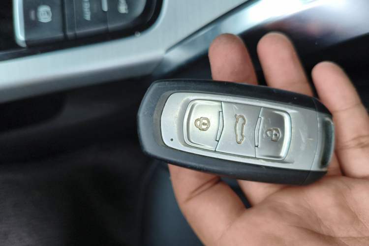 Used Geely Auto Emgrand X7 Sport 2016 2.0L Manual Smart Connect Version Vehicle Key