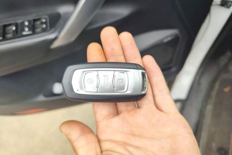 Used Geely Auto Emgrand X7 Sport 2016 2.0L Manual ZhiShang Version Vehicle Key