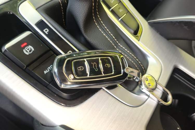 Used Geely Auto Emgrand X7 Sport 2016 1.8TD Automatic Smart Connectivity Version Vehicle Key