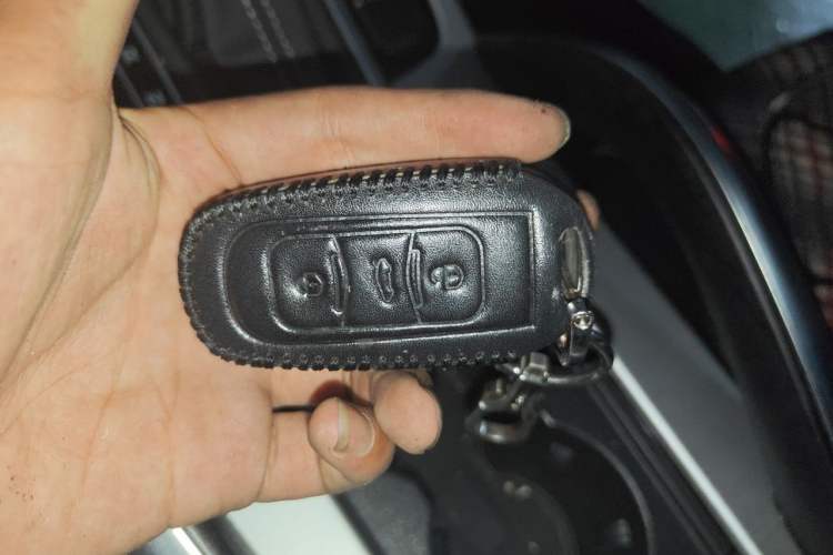 Used Geely Auto Emgrand X7 Sport 2016 1.8TD Automatic Smart Connectivity Version Vehicle Key
