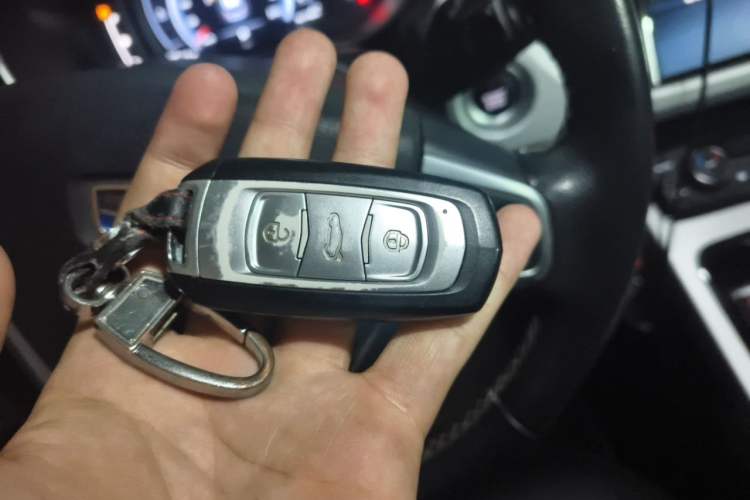 Used Geely Auto Emgrand X7 Sport 2016 1.8TD Automatic Smart Connectivity Version Vehicle Key