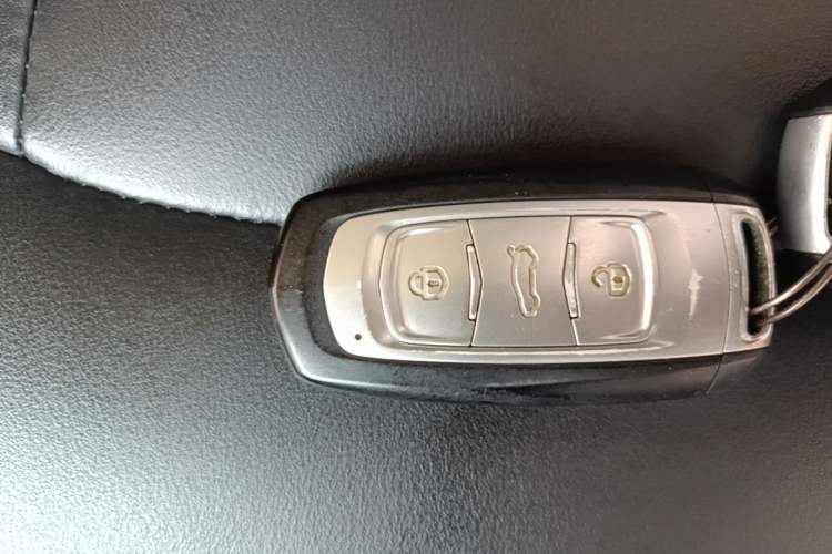 Used Geely Auto Emgrand X7 Sport 2016 1.8TD Automatic Smart Connectivity Version Vehicle Key