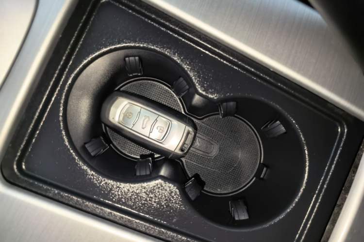 Used Geely Auto Emgrand X7 Sport 2016 2.0L Manual Smart Connect Version Vehicle Key