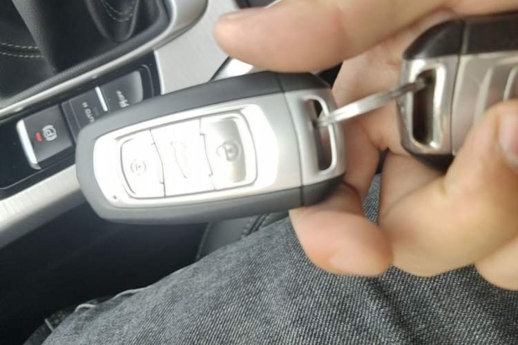 Used Geely Auto Emgrand X7 Sport 2016 2.0L Manual ZhiShang Version Vehicle Key