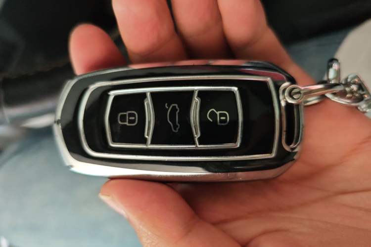 Used Geely Auto Emgrand X7 Sport 2016 2.0L Manual ZhiShang Version Vehicle Key