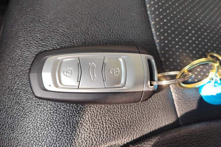 Used Geely Auto Emgrand X7 Sport 2016 2.0L Manual Smart Connect Version Vehicle Key