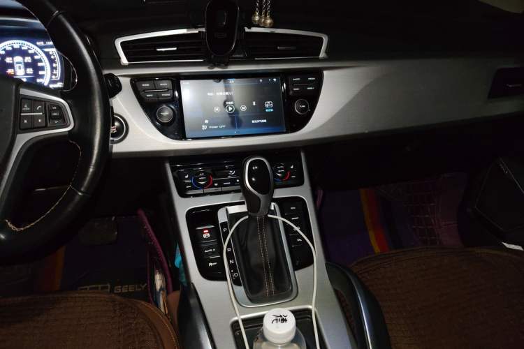 Used Geely Auto Emgrand X7 Sport 2016 1.8TD Automatic ZhiZun Version Audio And AC Panel