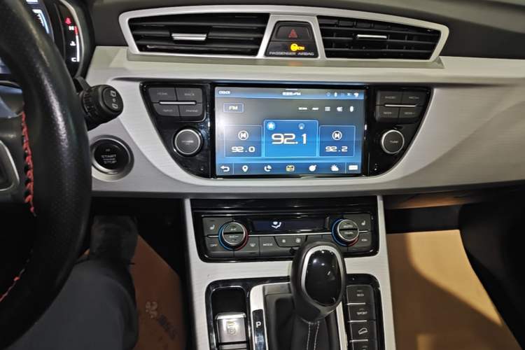Used Geely Auto Emgrand X7 Sport 2016 1.8TD Automatic Smart Model Audio And AC Panel