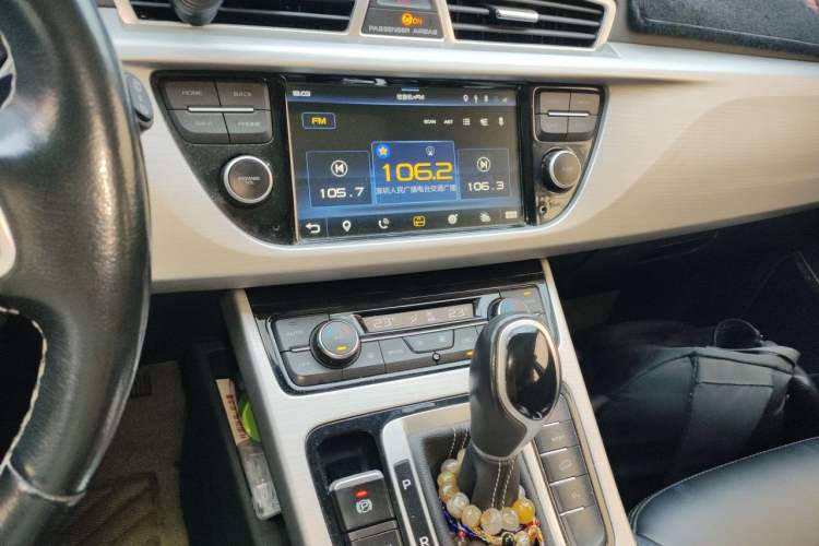 Used Geely Auto Emgrand X7 Sport 2016 1.8TD Automatic Smart Connectivity Version Audio And AC Panel
