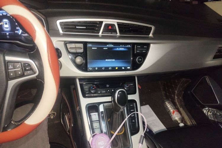 Used Geely Auto Emgrand X7 Sport 2016 1.8TD Automatic Smart Connectivity Version Audio And AC Panel