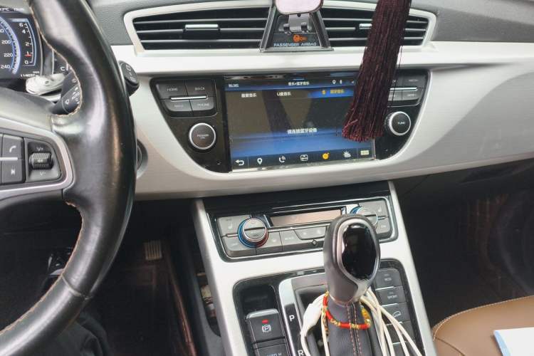 Used Geely Auto Emgrand X7 Sport 2016 1.8TD Automatic ZhiZun Version Audio And AC Panel
