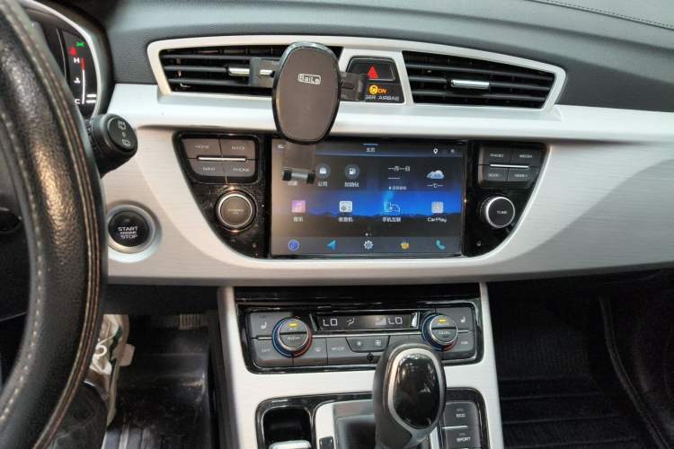 Used Geely Auto Emgrand X7 Sport 2016 1.8TD Automatic Smart Model Audio And AC Panel