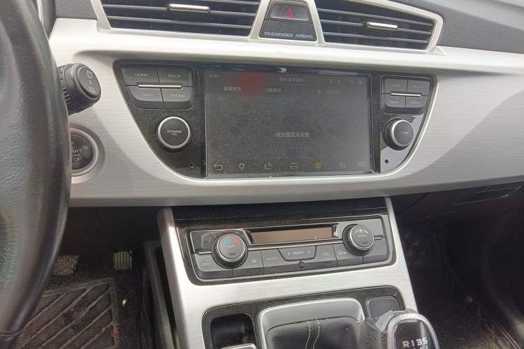 Used Geely Auto Emgrand X7 Sport 2016 2.0L Manual Smart Connect Version Audio And AC Panel