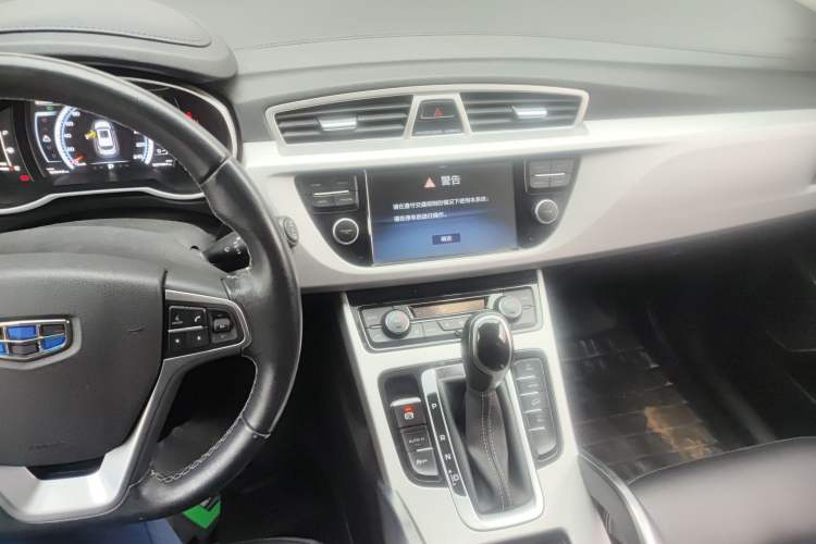 Used Geely Auto Emgrand X7 Sport 2016 1.8TD Automatic Smart Connectivity Version Audio And AC Panel