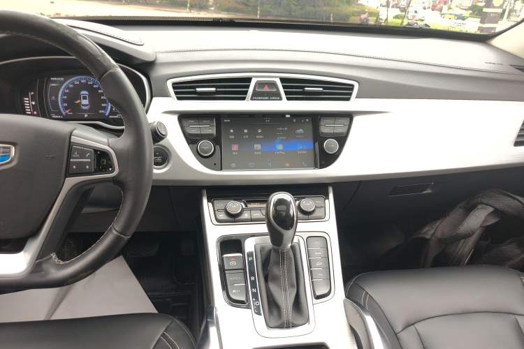 Used Geely Auto Emgrand X7 Sport 2016 1.8TD Automatic Smart Connectivity Version Audio And AC Panel