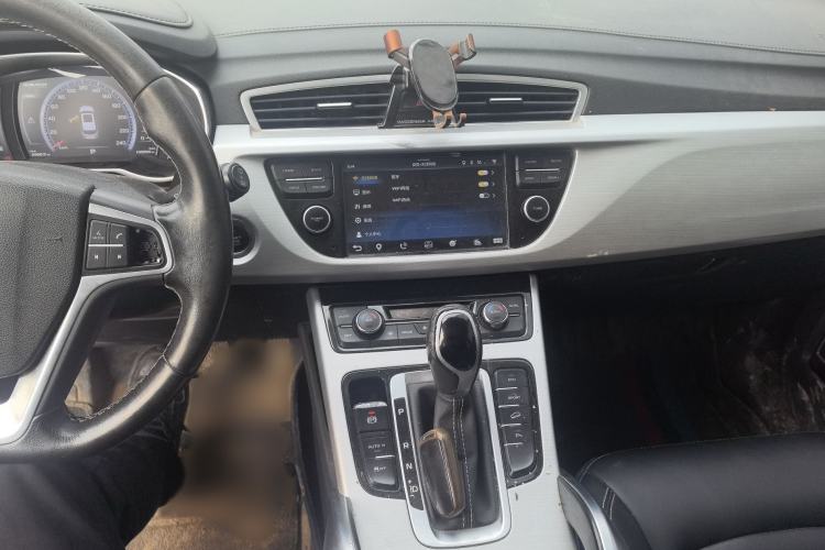 Used Geely Auto Emgrand X7 Sport 2016 1.8TD Automatic Smart Connectivity Version Audio And AC Panel