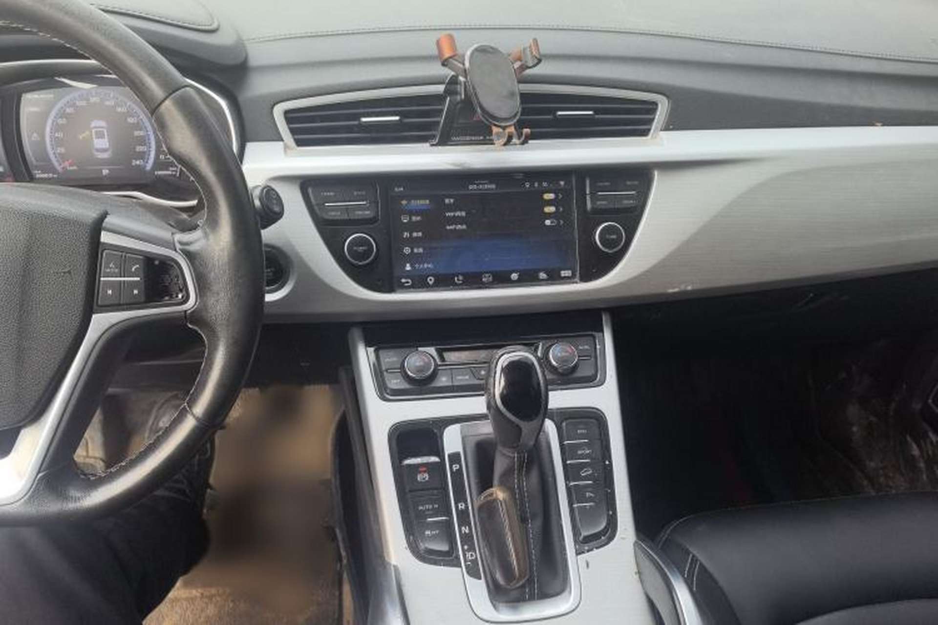 Used Geely Auto Emgrand X7 Sport 2016 1.8TD Automatic Smart Connectivity Version Audio And AC Panel