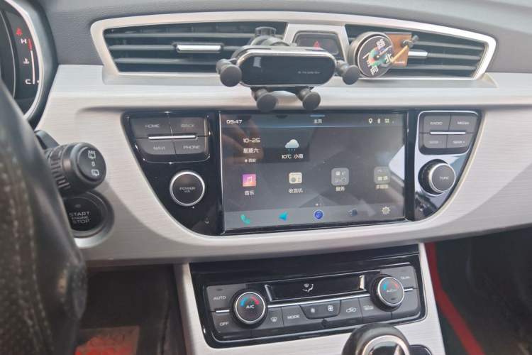 Used Geely Auto Emgrand X7 Sport 2016 1.8TD Automatic Smart Connectivity Version Audio And AC Panel