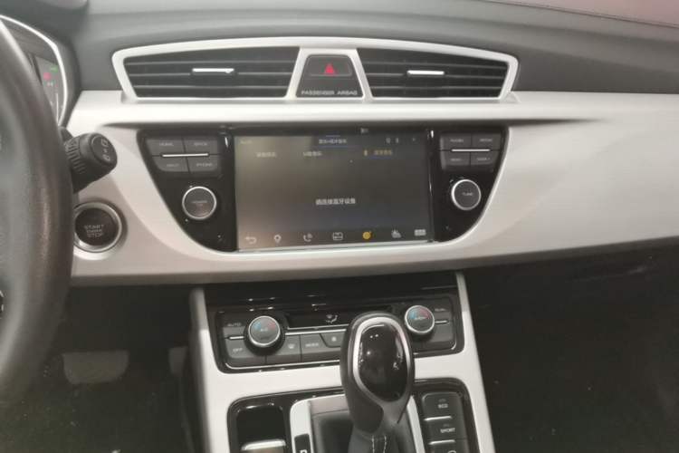 Used Geely Auto Emgrand X7 Sport 2016 1.8TD Automatic Smart Connectivity Version Audio And AC Panel