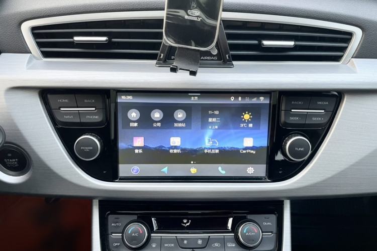 Used Geely Auto Emgrand X7 Sport 2016 1.8TD Automatic Smart Connectivity Version Audio And AC Panel
